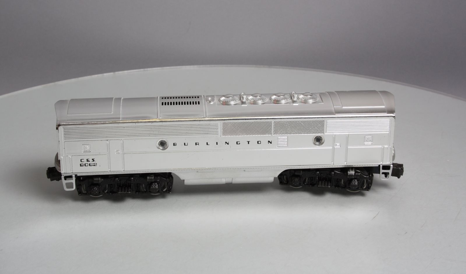 Lionel 6-8062 O Burlington F-3 B-Unit Chrome Non-Powered Diesel Locomotive #8062