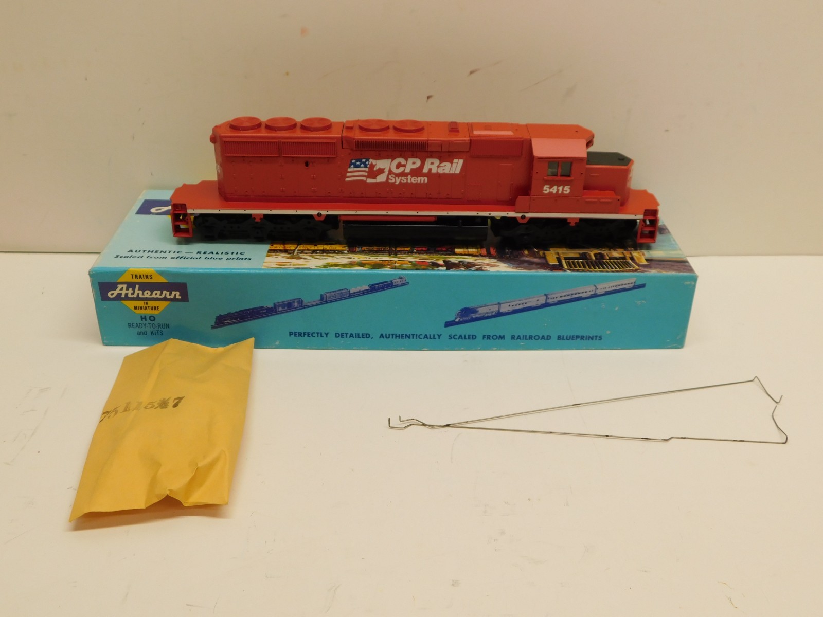 Athearn Blue Box CP Rail SD40-2 Diesel Locomotive #5415-Unpowered Dummy