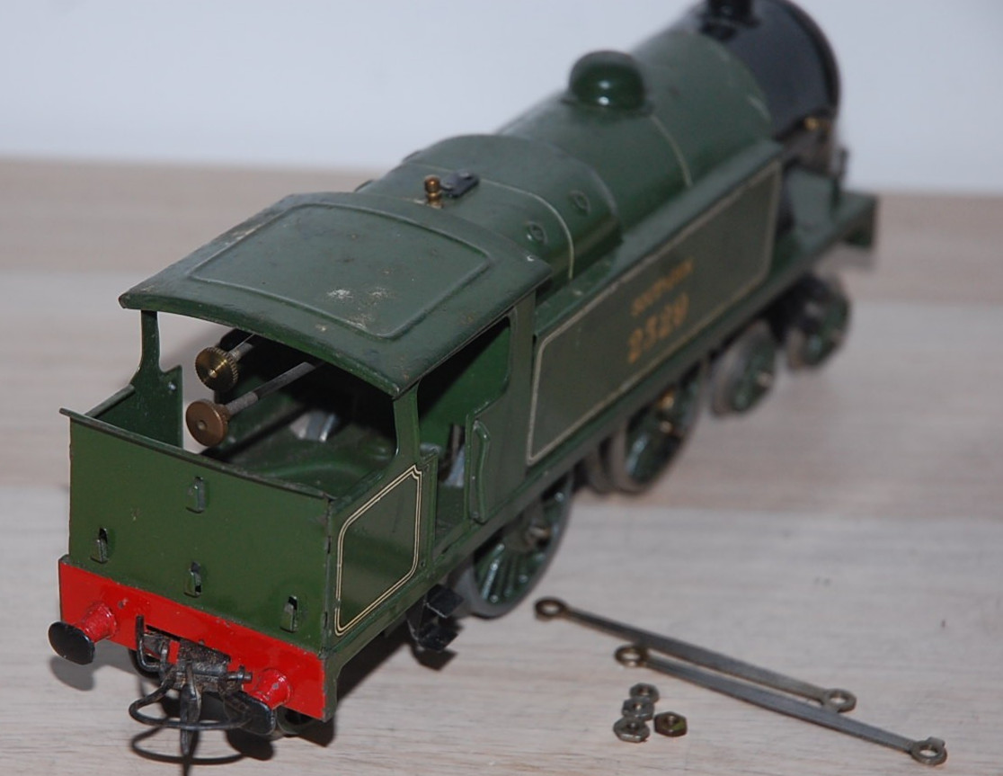 HORNBY O GAUGE CLOCKWORK No 2 SPECIAL TANK LOCOMOTIVE IN GREEN S R LIVERY