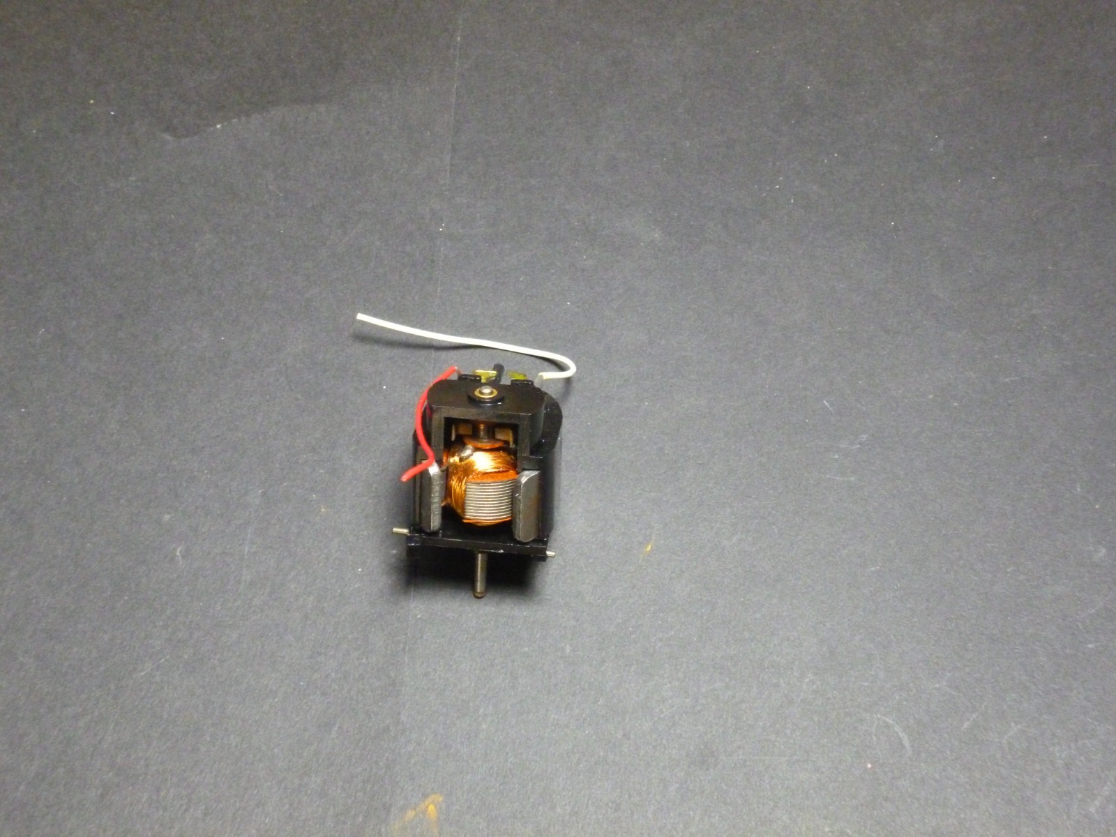 Ho AHM Diesel locomotive sharknose motor no worm gear
