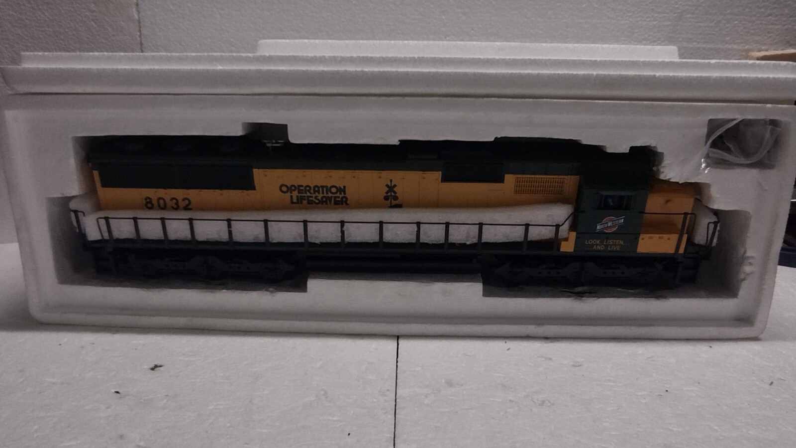 MTH MT-2117L Chicago Northwestern #8032 SD60 Diesel Locomotive LN/box TESTED