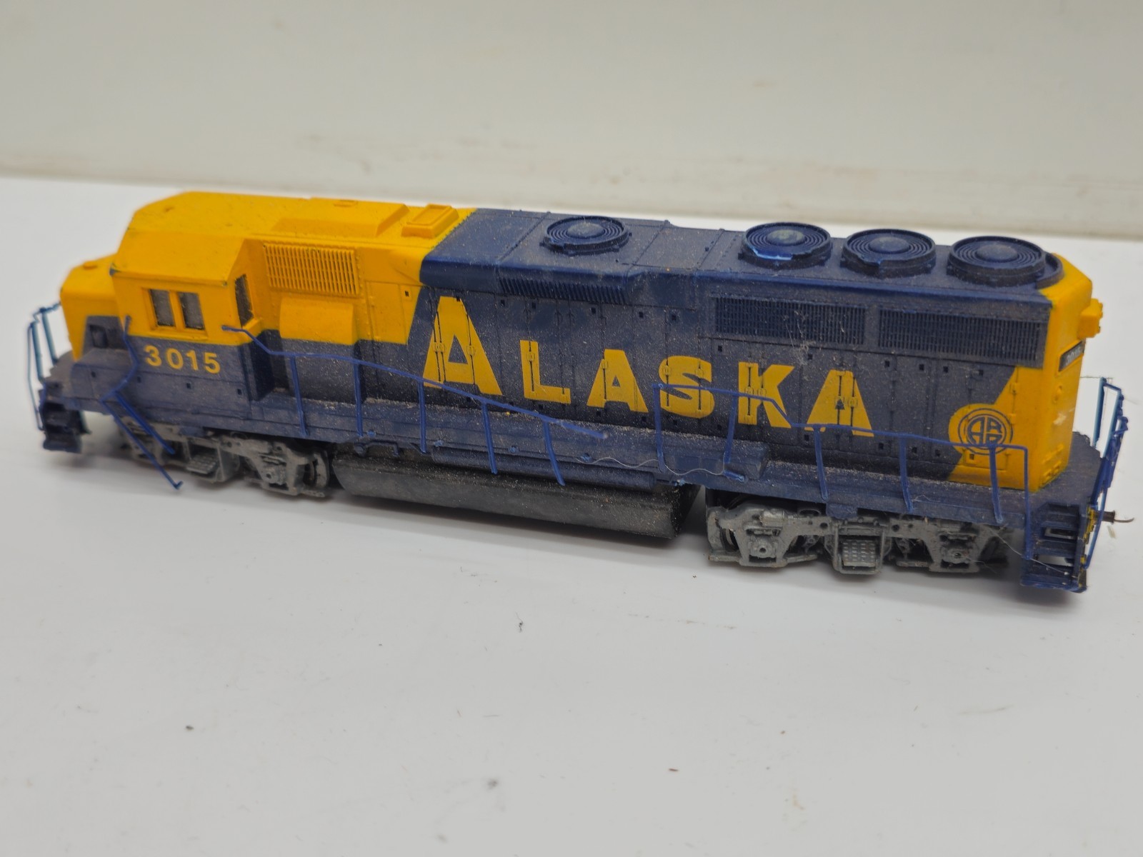 BACHMANN #63598 N Scale EMD GP-40 LOCOMOTIVE – ALASKA RAILROAD #3015