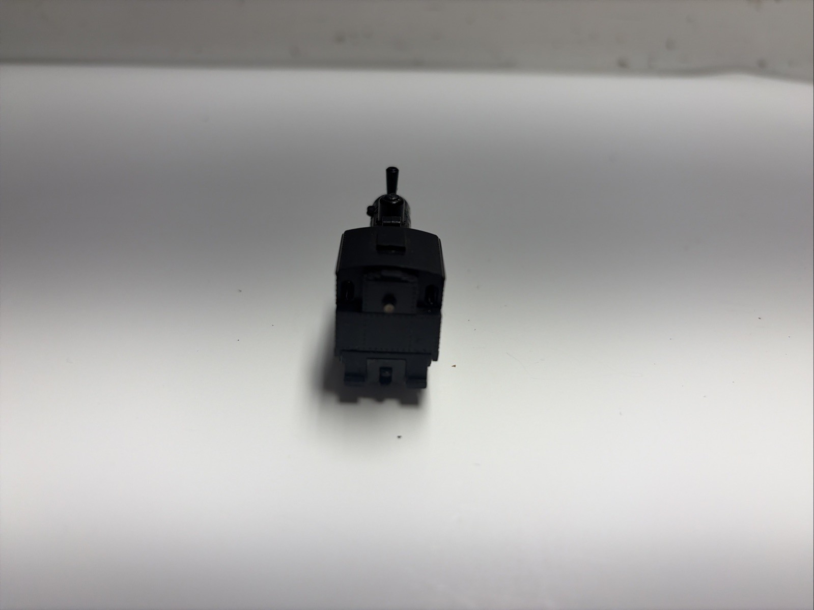 N Scale Unbranded Unlettered 0-6-0 Steam Locomotive #147