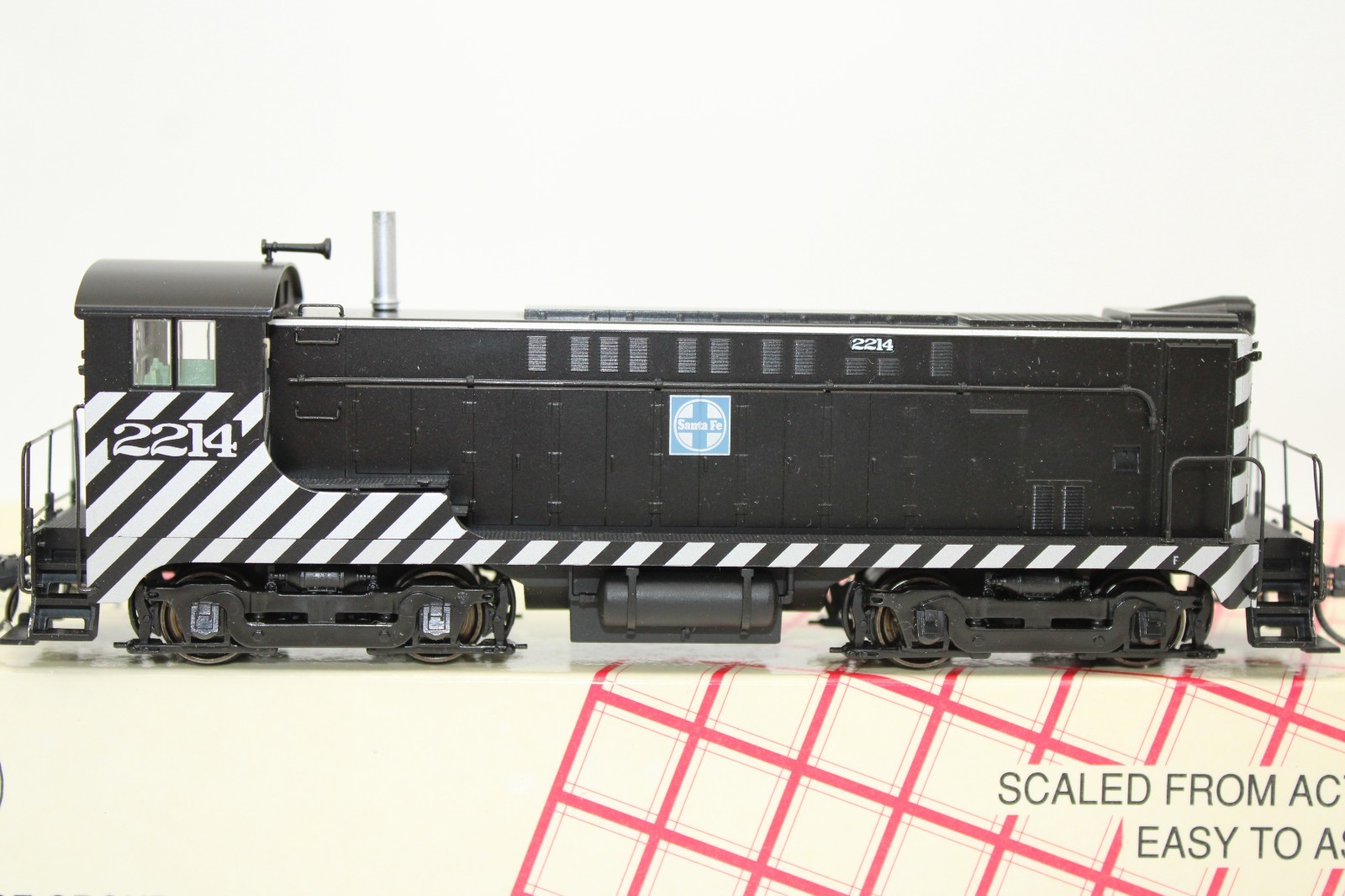 Stewart HO ATSF Santa Fe Baldwin VO1000 Diesel Locomotive #2214 DCC Ready LED