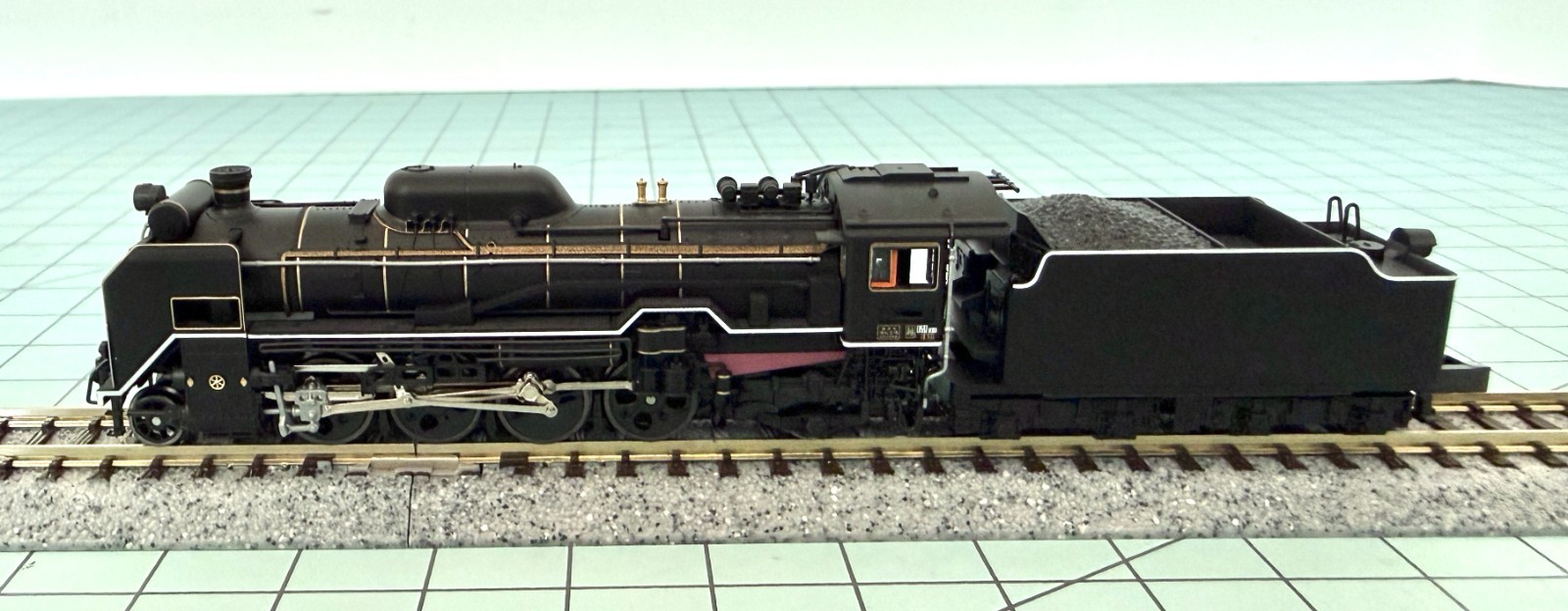 Kato 2016-8 Steam Locomotive Type D51 200 (N scale)