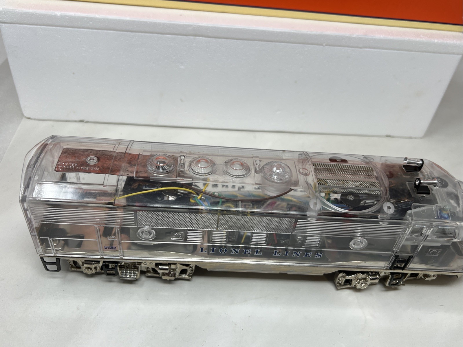 Lionel 6-38151 O Lionel Lines F3A Powered Clear Cab Diesel Locomotive #2000 LN