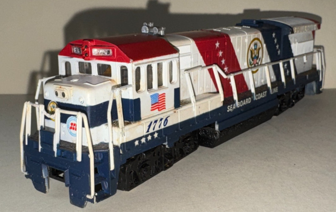 Vintage Bachmann Bicentennial Train Lot – SCL 1776 Locomotive, Caboose, Trailers