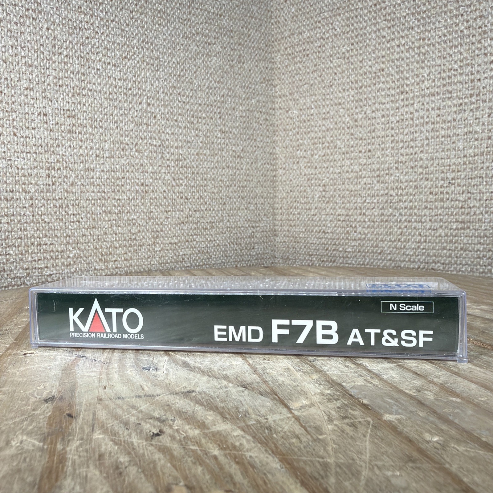 KATO 176-2215 ATSF Santa Fe Yellowbonnet Freight EMD F7B Diesel N Scale