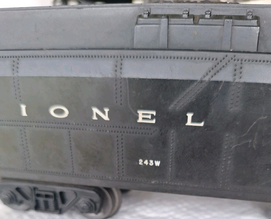 Vintage Lionel 2037 Steam Locomotive With Whistle Tender