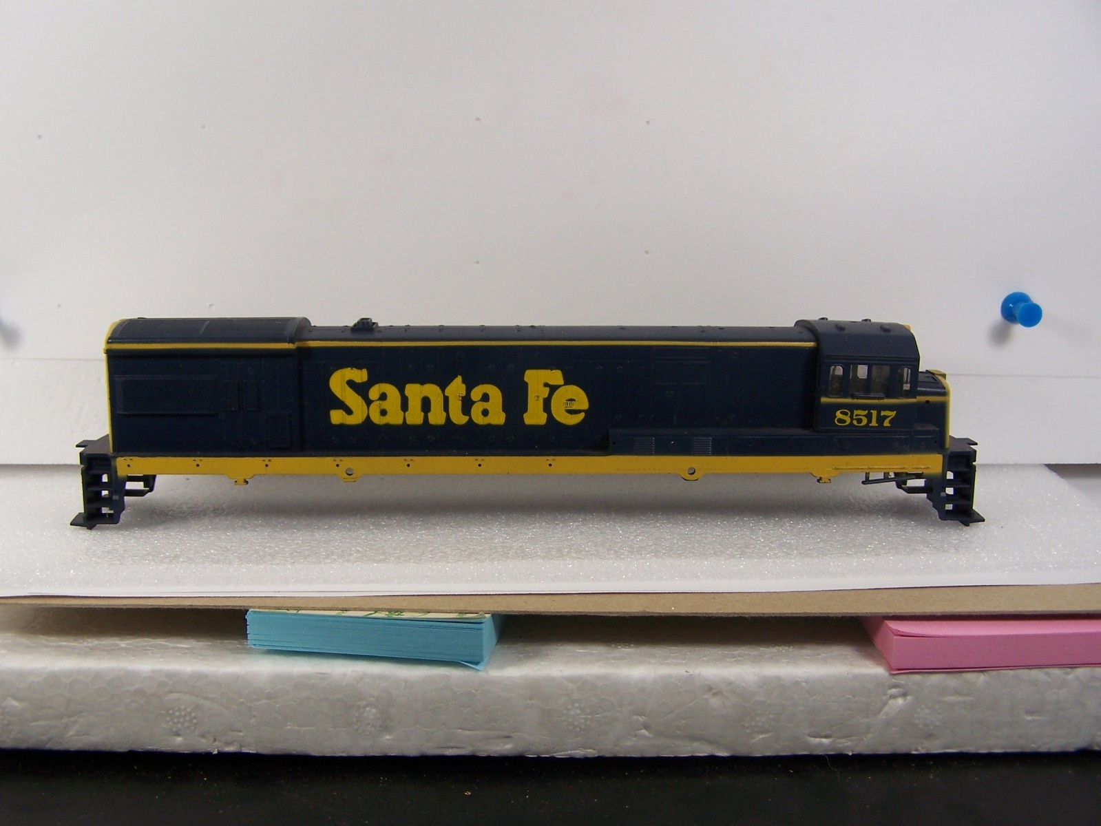 HO ATHEARN U33C SANTA FE SHELLS (2) UNDECORATED (1) WITH CAB-GLASS BLUE BOX NEW