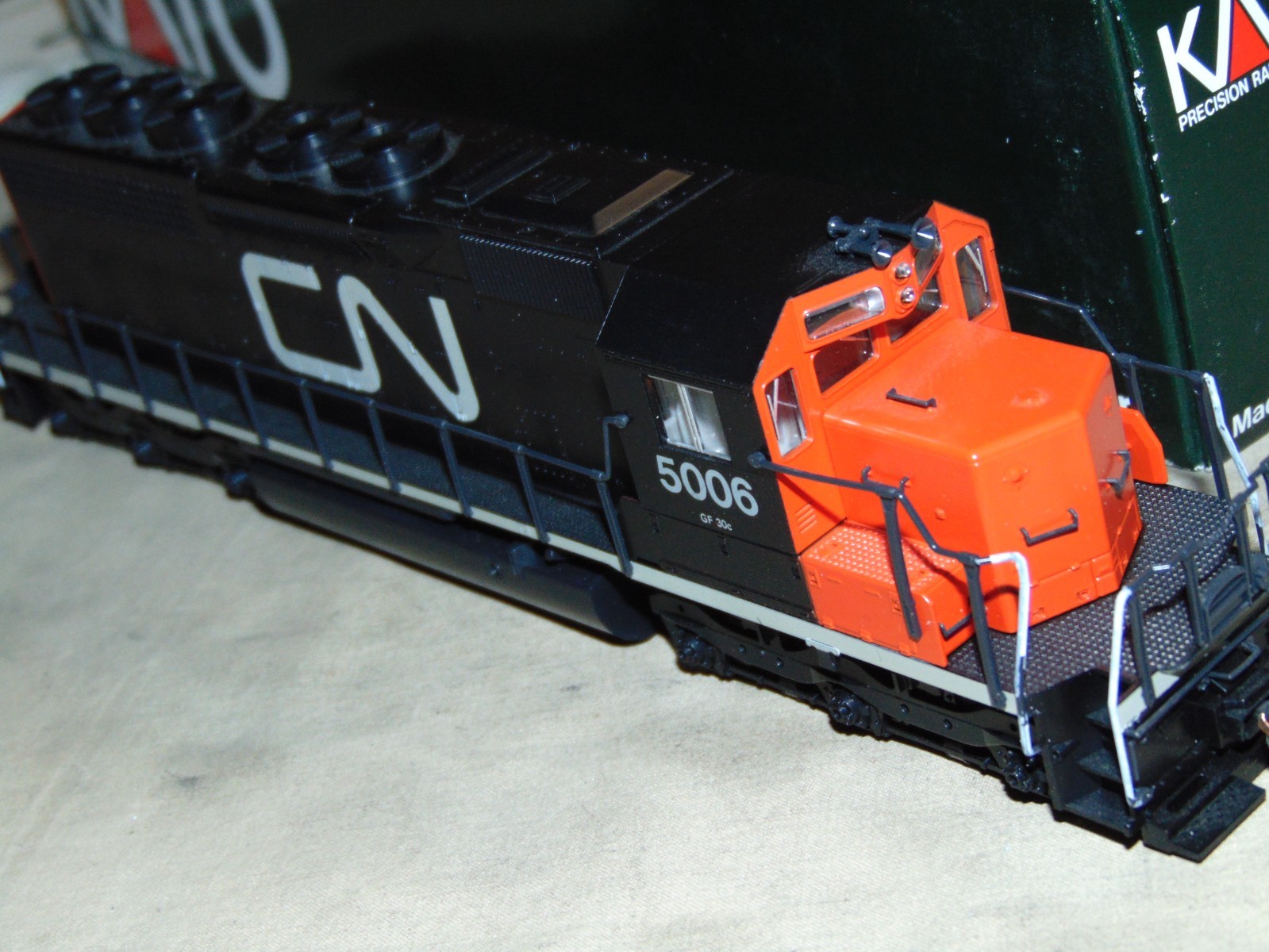 KATO HO 37-01M CANADIAN NATIONAL SD40 DIESEL WITH DCC + BOX