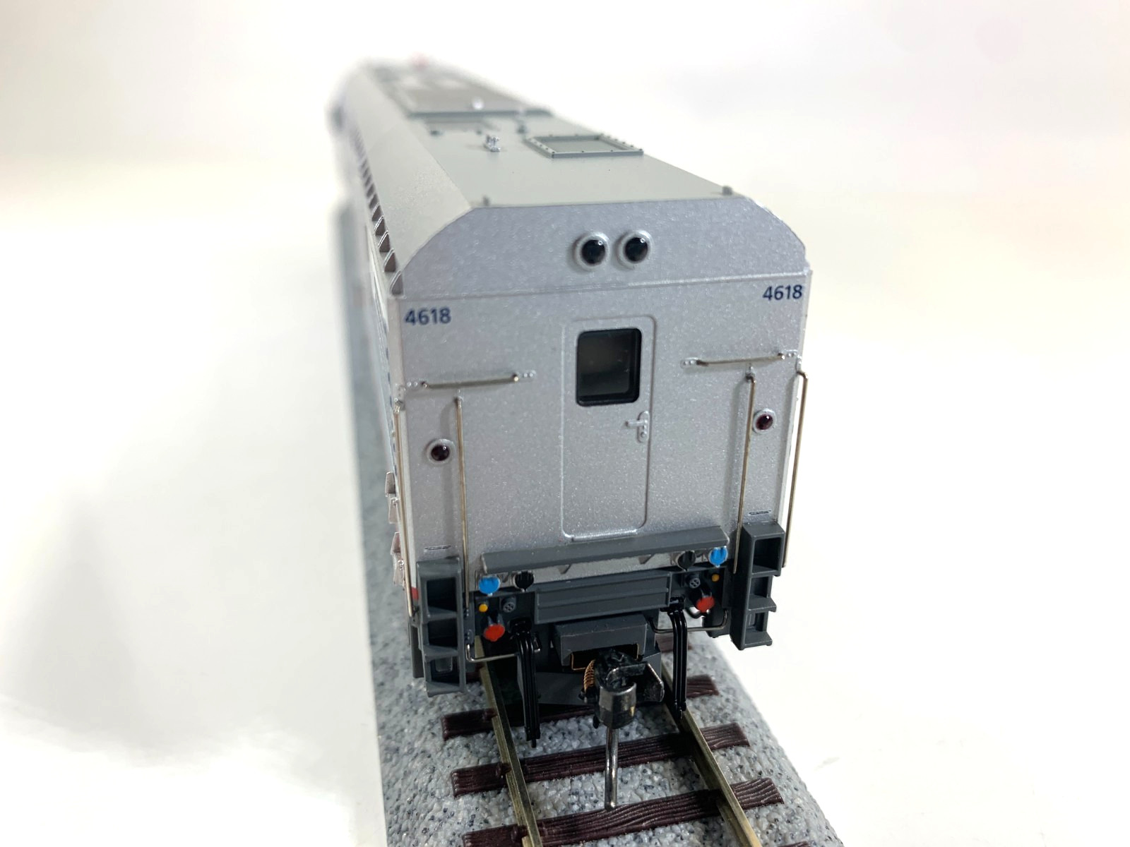 HO Bachmann 67901 Charger SC-44 Diesel Loco w/DCC Amtrack Midwest #4618