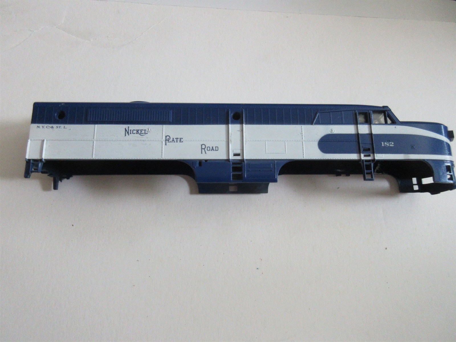 Athearn HO Nickel Plate Road #182 SHELL ONLY 9″
