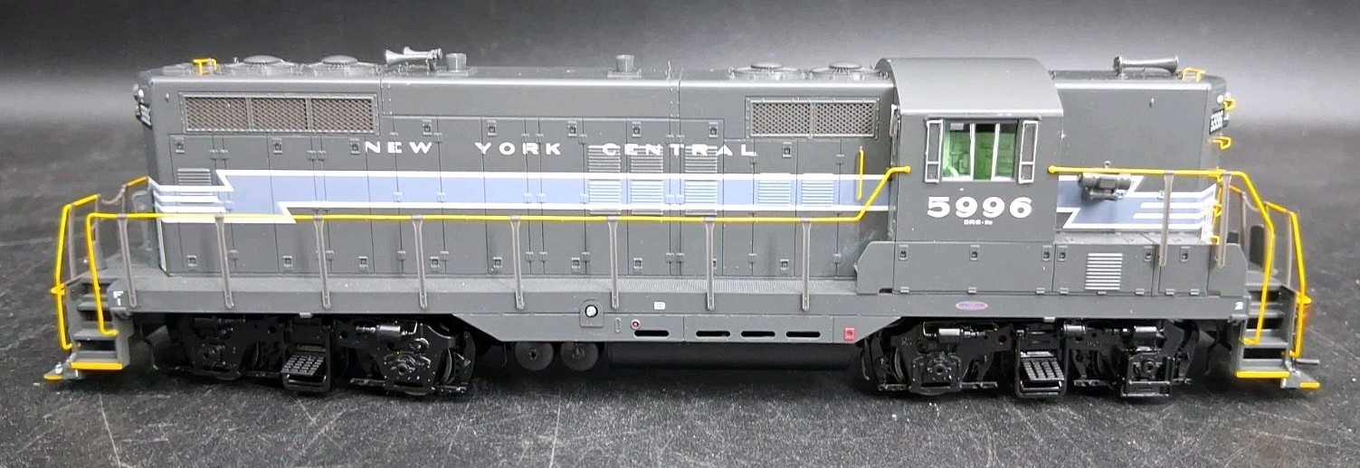 Athearn Genesis G62628 New York Central GP9 5996 HO Gauge Locomotive LN/In Box