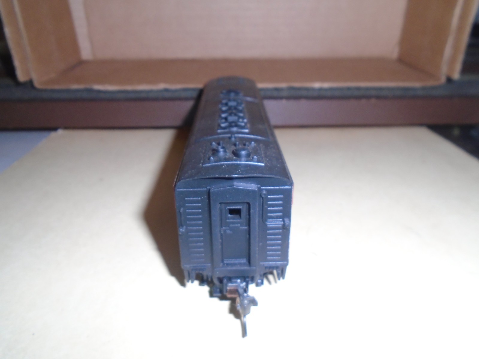 ATHEARN #3036 NON-POWERED EMD F-7B DIESEL LOCOMOTIVE – SOUTHERN PACIFIC #8091 HO