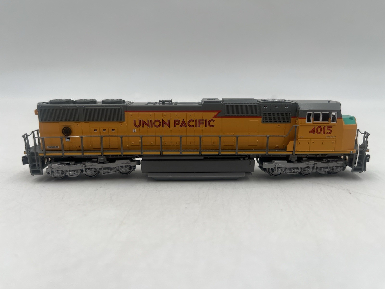 N Scale Kato 176-4015 Union Pacific SD70M Diesel Locomotive Excursion