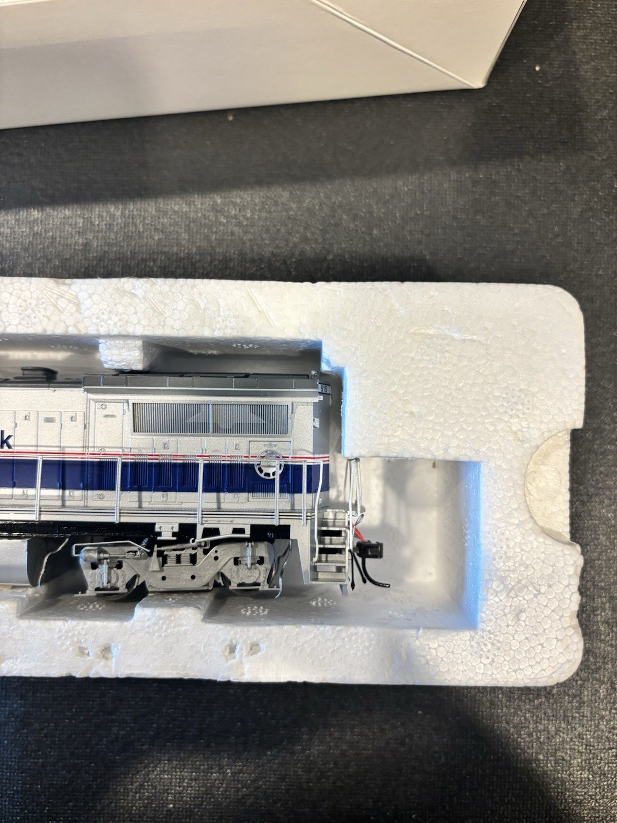HO Atlas Master Amtrak Dash 8-32BW Locomotive with DC/DCC/Sound Road number #515