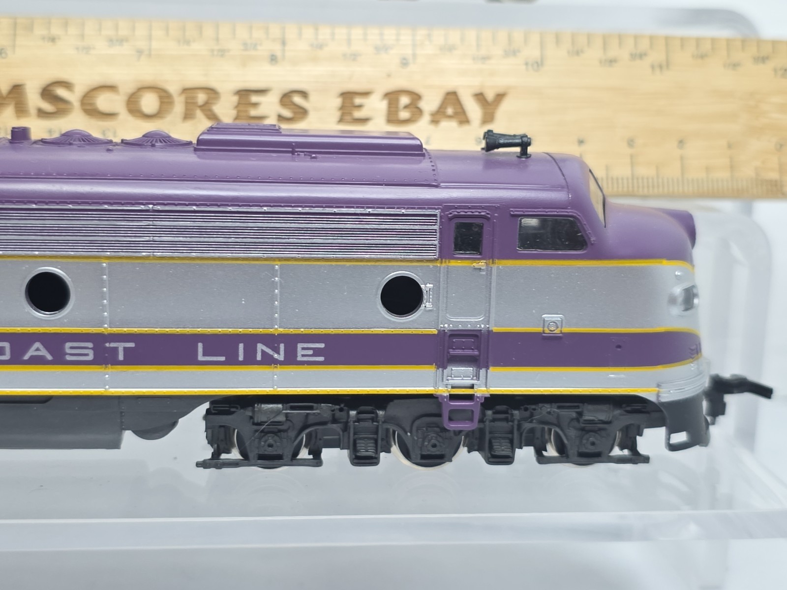 AHM/Mehano HO Scale ACL Atlantic Coast Line E8 Diesel Loco AA Power & Dummy Runs