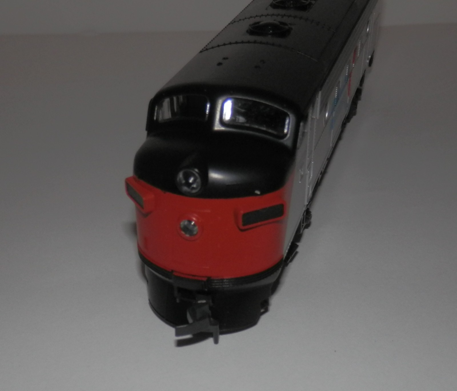 Stewart/Kato HO Scale POWERED Amtrak F7A & F7B Phase I Early Locos #9090/9091