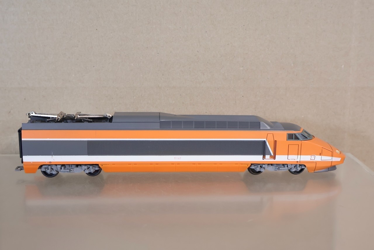 LIMA 201099 SNCF TGV HIGH SPEED LOCOMOTIVE NON POWERED DUMMY CAR BOXED op