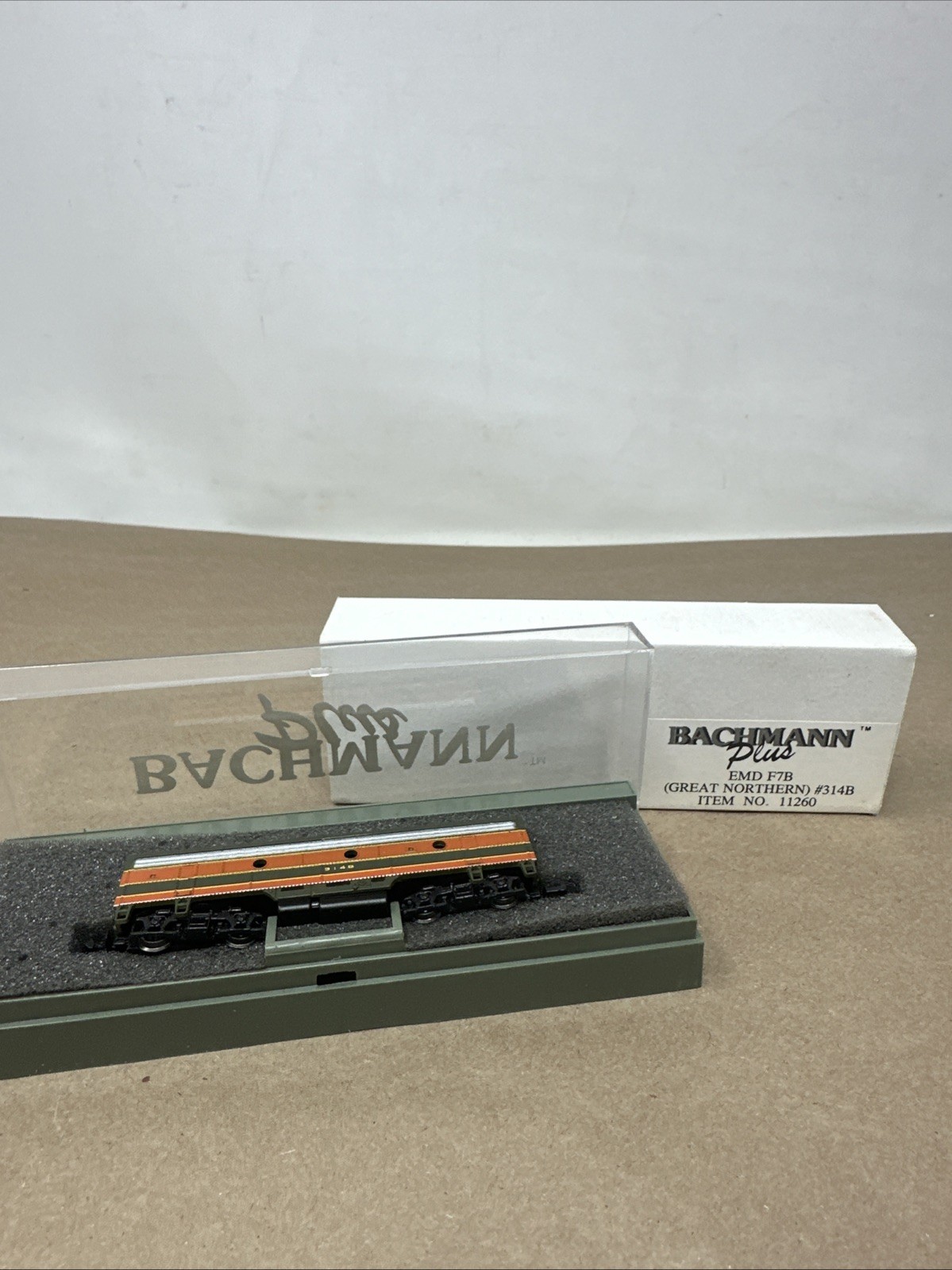 N Bachmann Plus 11260 EMD F7B Great Northern Diesel Loco #314B MTL cplr
