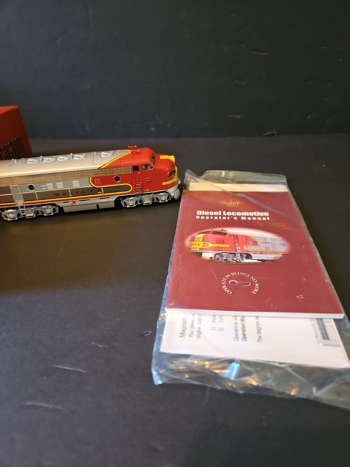 Broadway Limited AT&SF War Bonnet – EMD F7 A AT&SF #37L.
