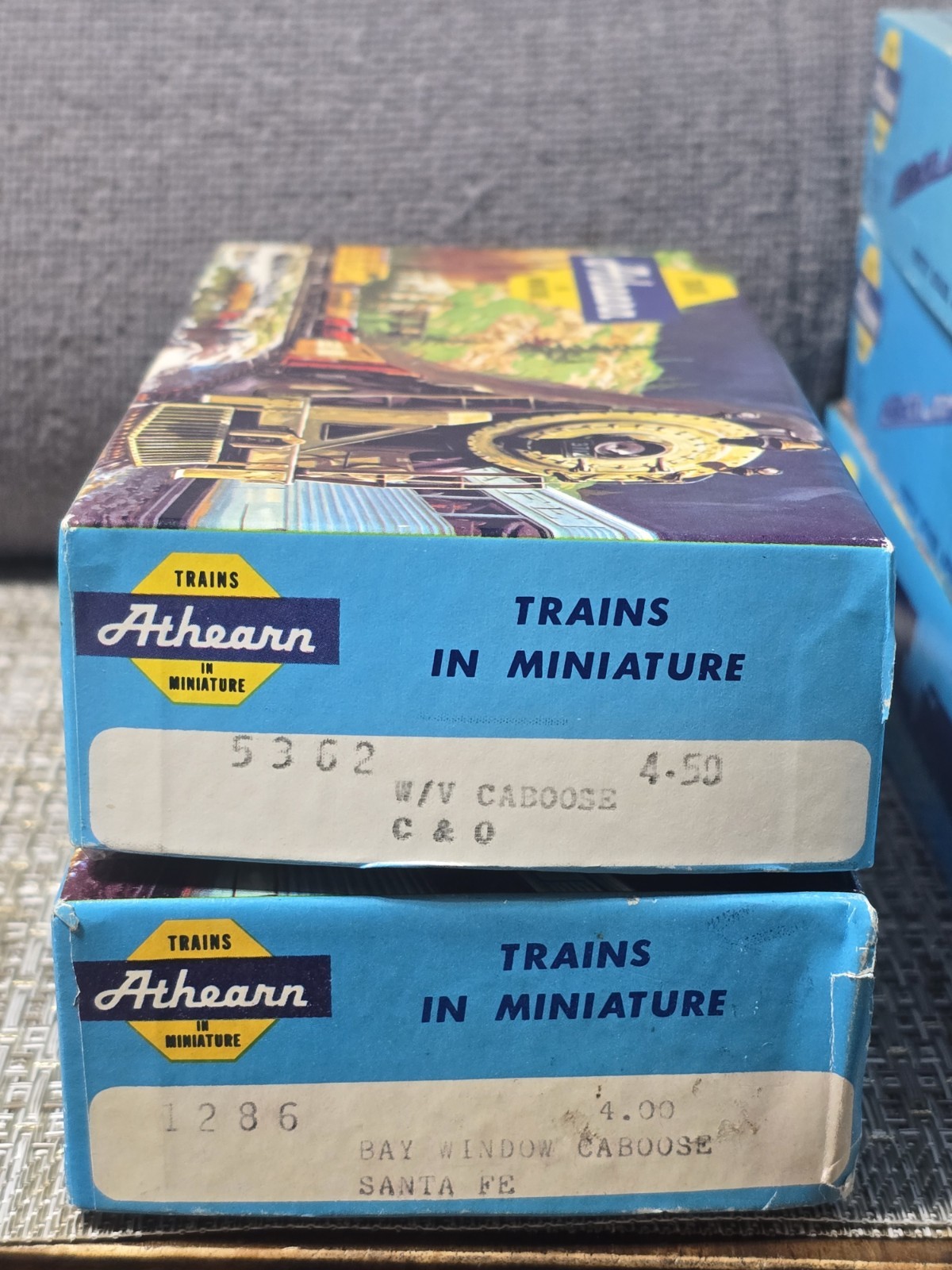 Athearn HO Scale Locomotive Lot(3)Chessie System & C&O + 5Vintage BlueBoxesEmpty