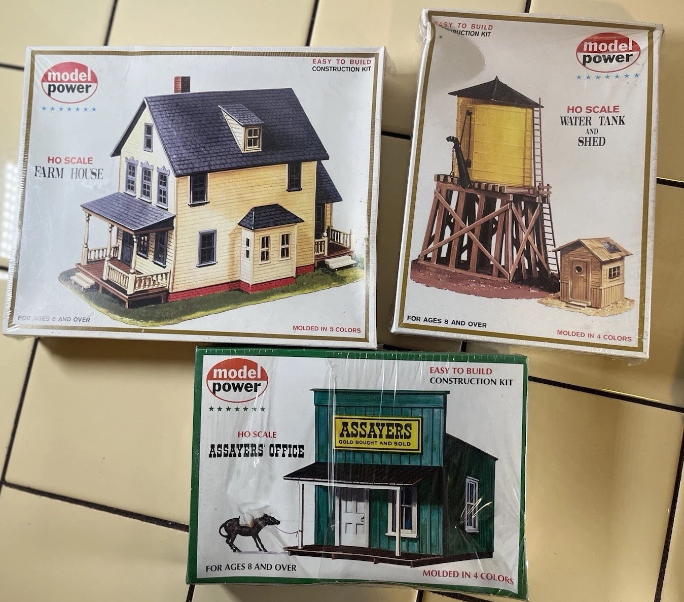Huge Vintage HO Scale Train Lot Roundhouse Athearn Logging Mill Model Power