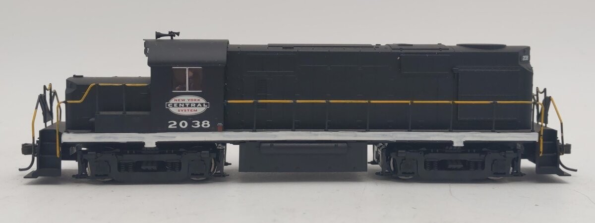 Atlas 10000567 HO Scale NYC RS32 Powered Diesel Locomotive #2038 EX