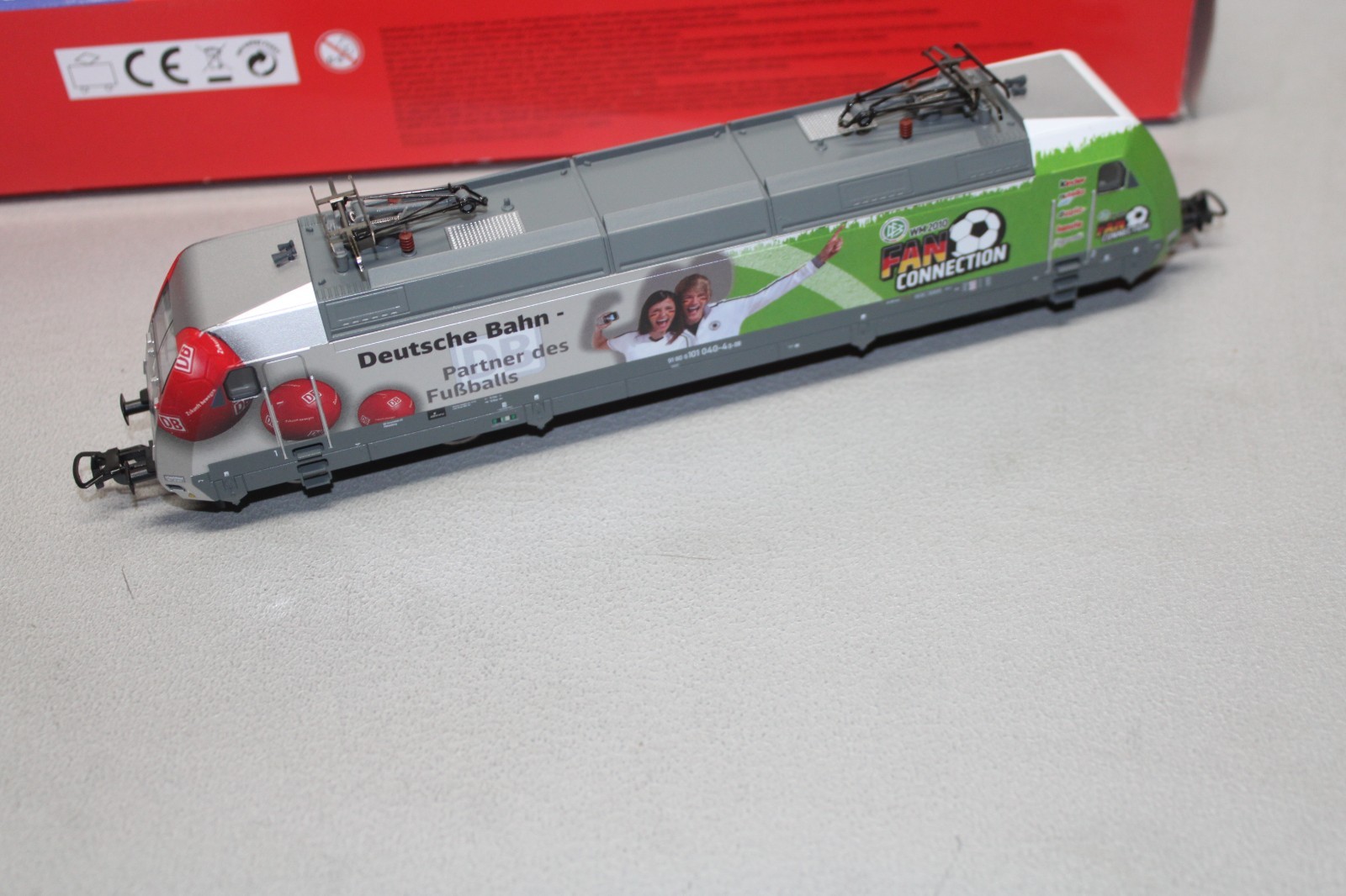 PIKO 59447 Electric Locomotive BR 101 040-4 Deutsche Bahn Football WM 2010 H0