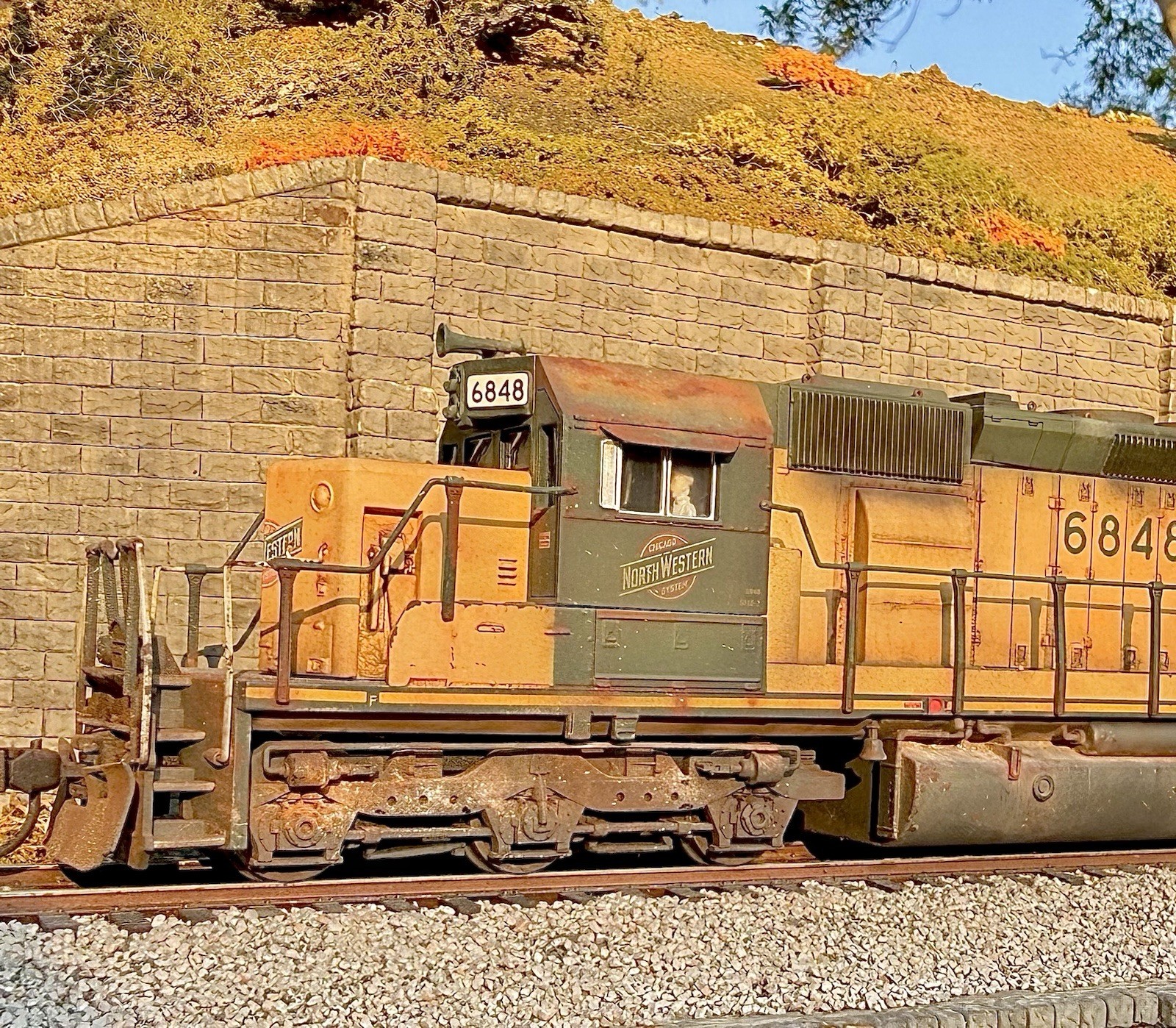 HO Scale BLI EMD SD40-2 CNW #6848 DCC/SOUND/NIB/Weathered