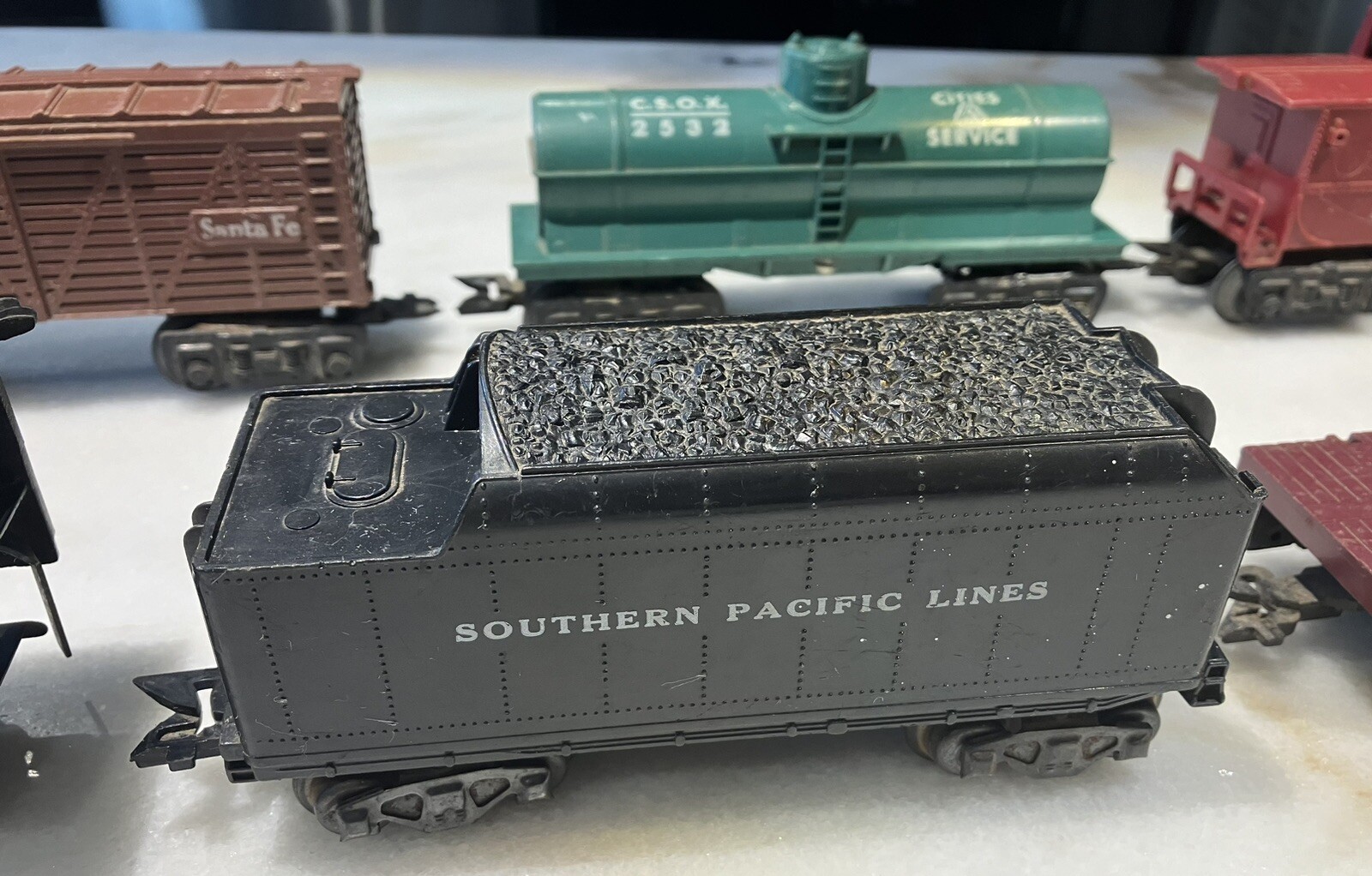 Marx 666 Die-Cast steam locomotive & tender O-gauge Plus 4 Other Cars & Caboose