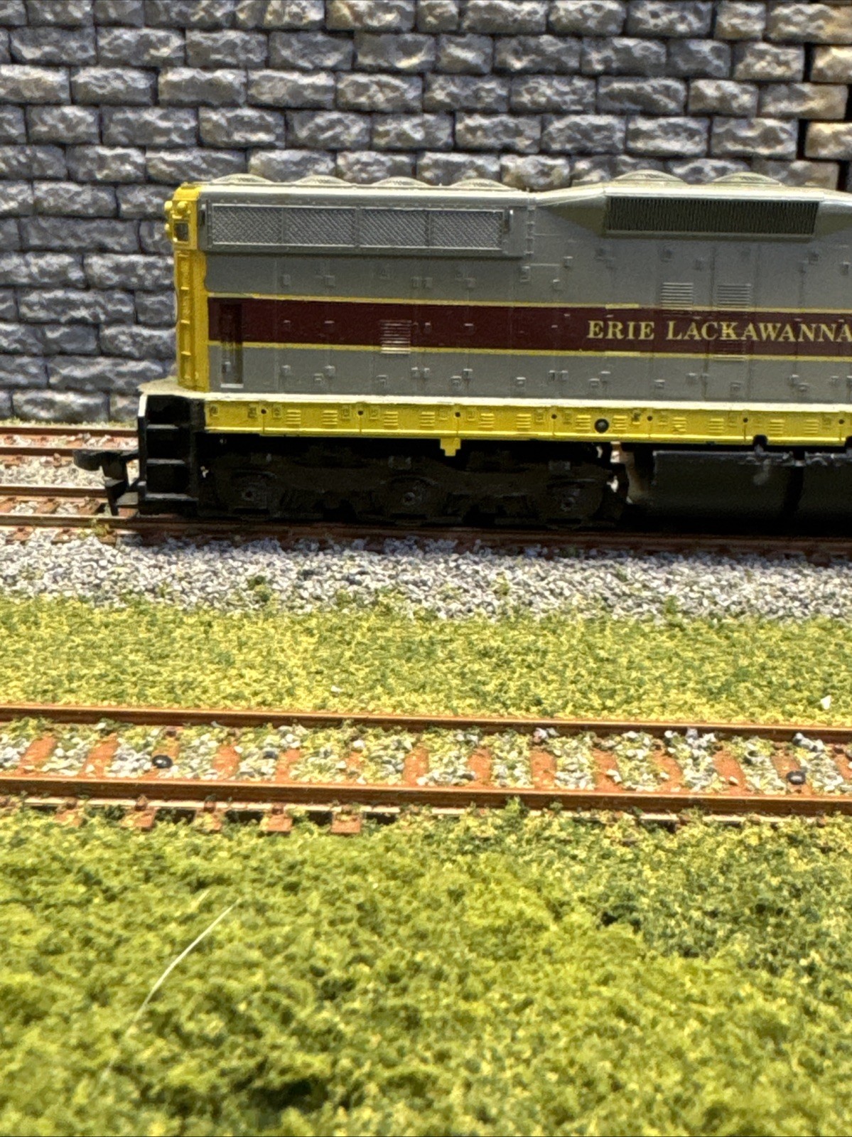 Ho Scale Athearn 1459 Erie Lackawanna Gp7