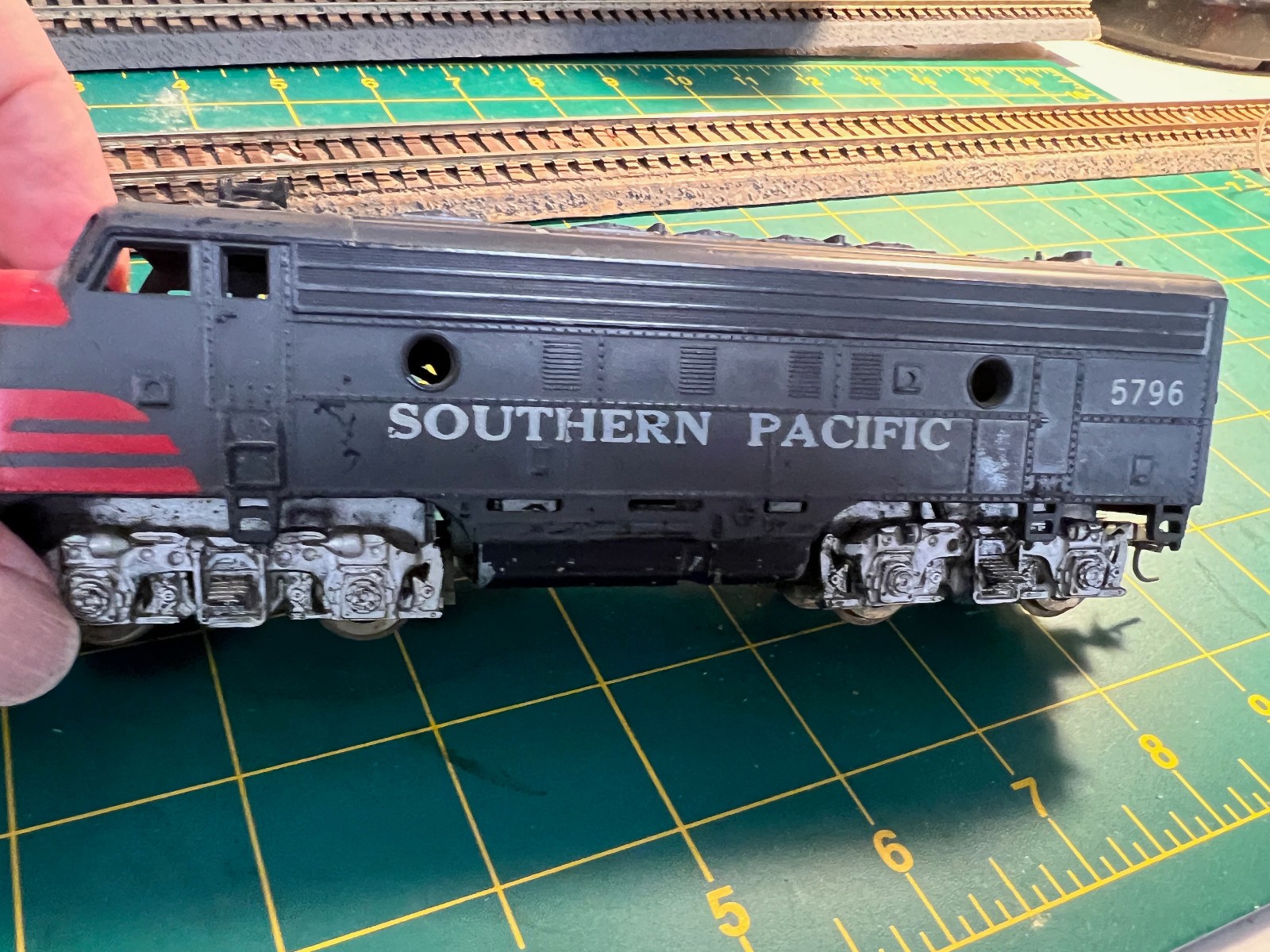Vintage Penn Line HO F7A Diesel Locomotive Southern Pacific (Bloody Nose) runs