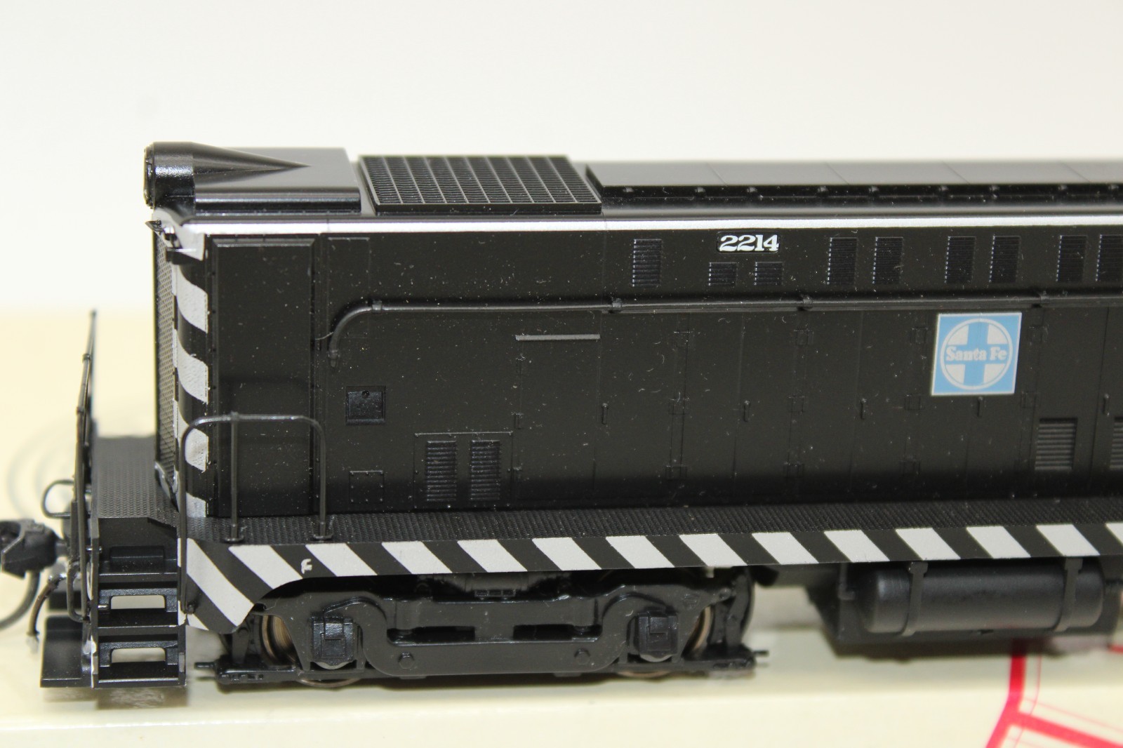 Stewart HO ATSF Santa Fe Baldwin VO1000 Diesel Locomotive #2214 DCC Ready LED