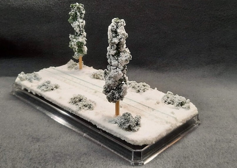 HOn3 SCALE 9″ SINGLE TRACK DISPLAY CASE – WINTER SCENE- FOR ANY HOn3 TRAIN