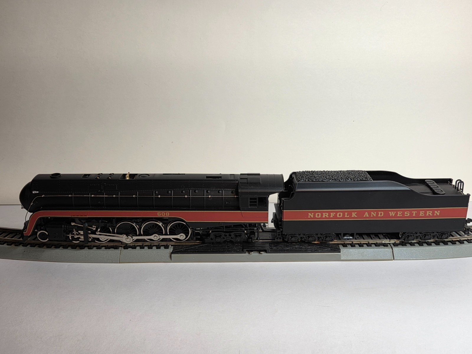 BACHMANN NORFOLK & WESTERN CLASS J 4-8-4 608 STEAM LOCOMOTIVE & TENDER (lot 101)
