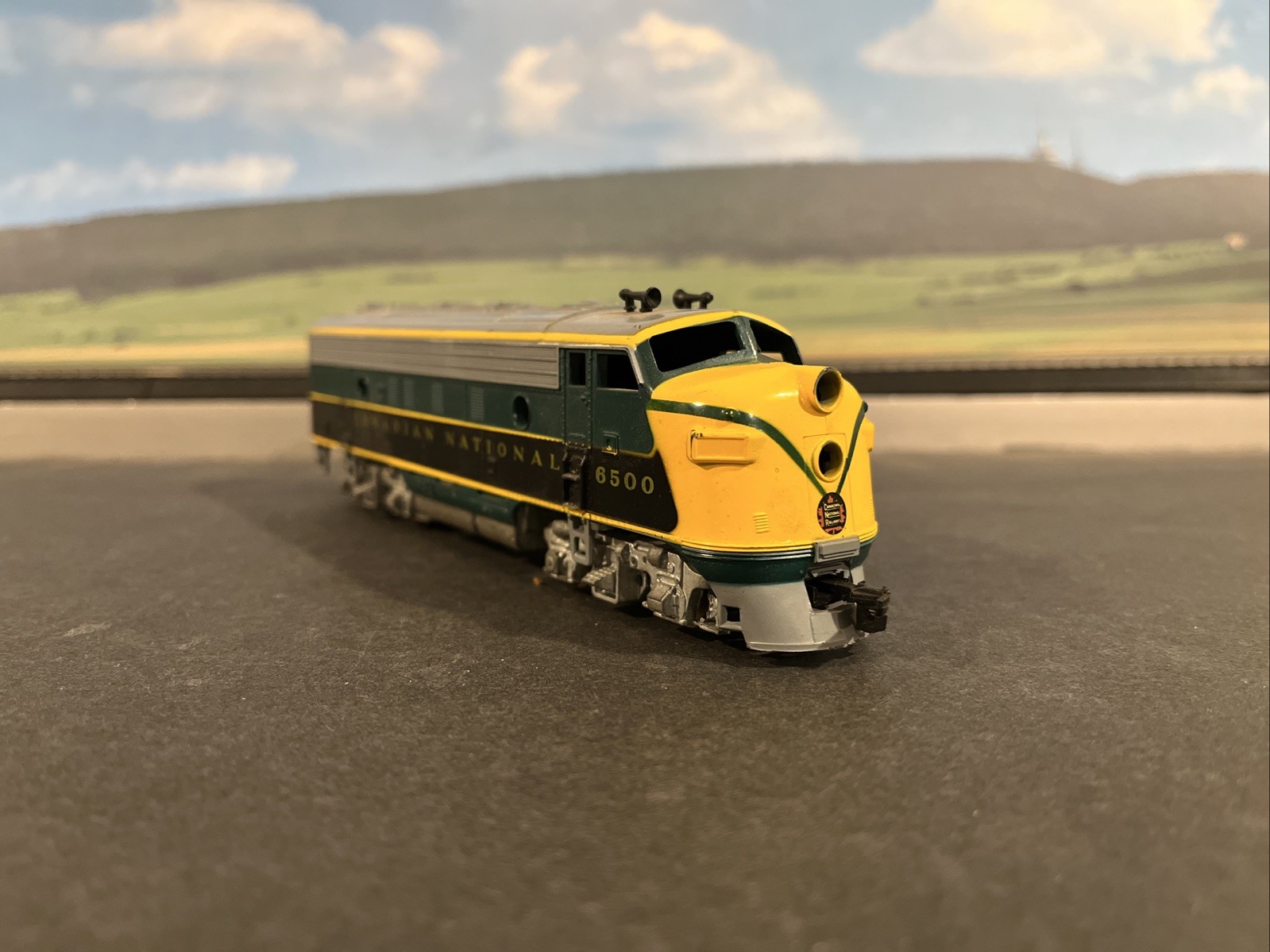 Athearn HO Scale 3025 F7A Canadian National #6500 Dummy Diesel Locomotive