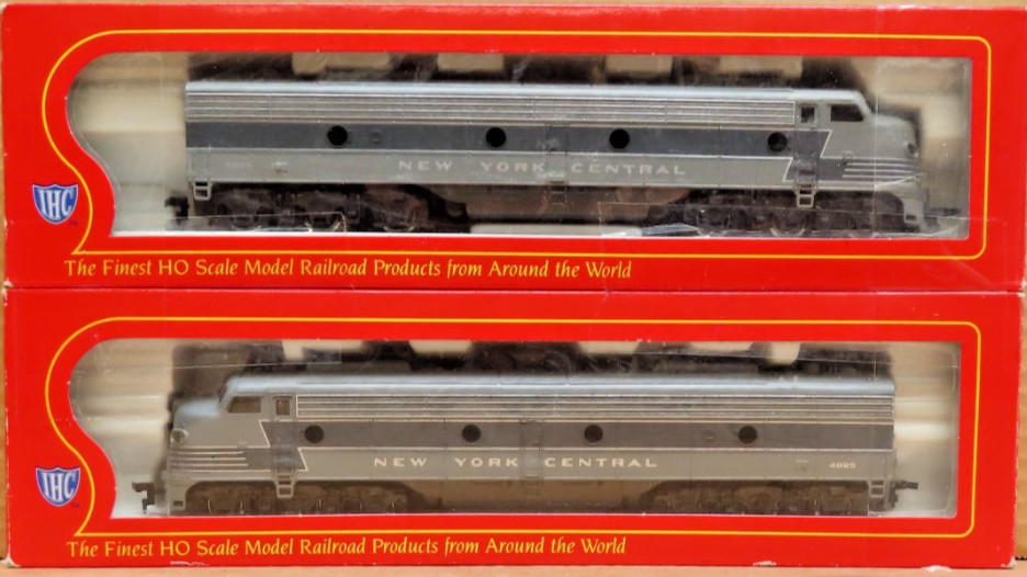 IHC E-8 New York Central #1925 Diesel Locomotives Powered & Dummy Train HO Scale