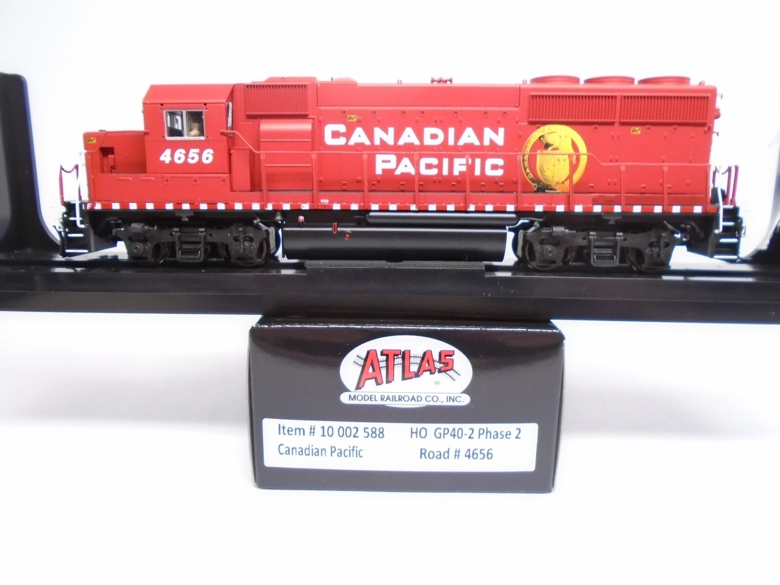 Atlas Ho GP40-2 locomotive, Canadian Pacific 4656, ESU DCC sound