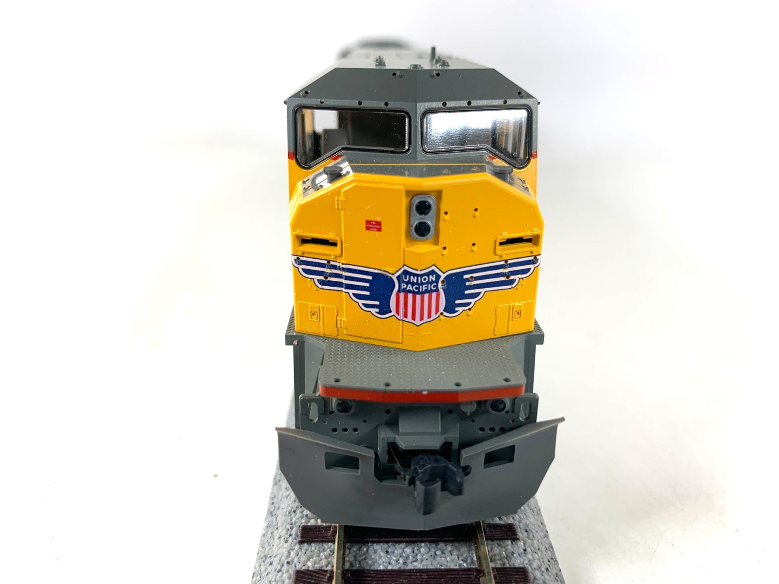 HO Kato 37-6362 Union Pacific #8242 SD90/43MAC Diesel- DC only