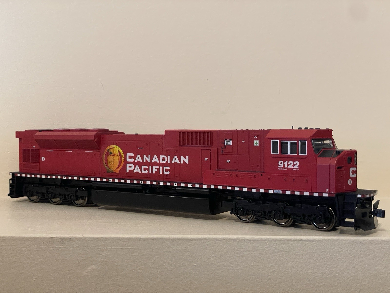 HO Scale Model Trains Kato 37-6352 SD90/43MAC Canadian Pacific 9122 – DCC/Sound