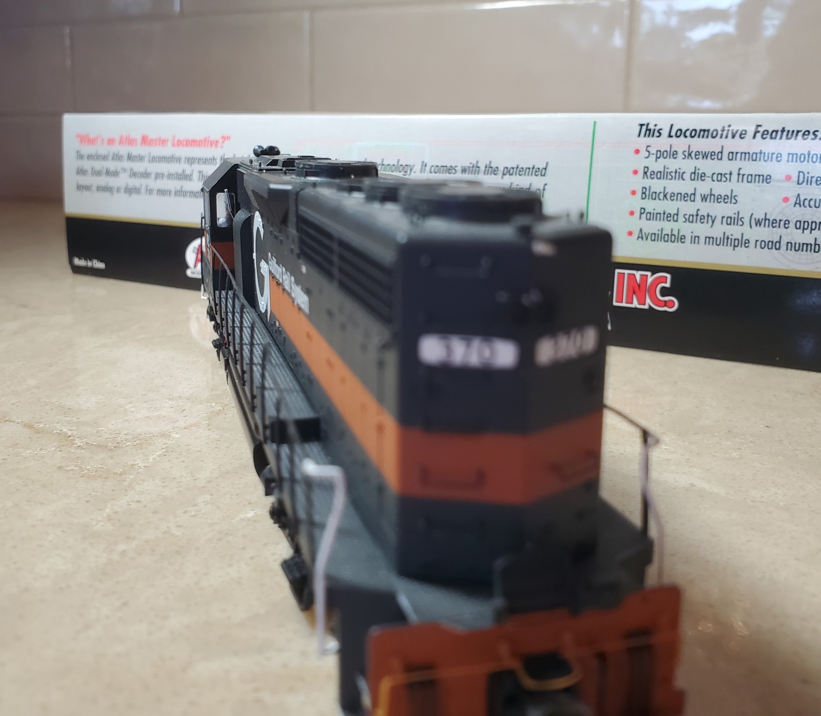 Atlas Master GP40 High Hood MEC #370 Guilford Pan Am DCC C-9 Unrun Wrong Box
