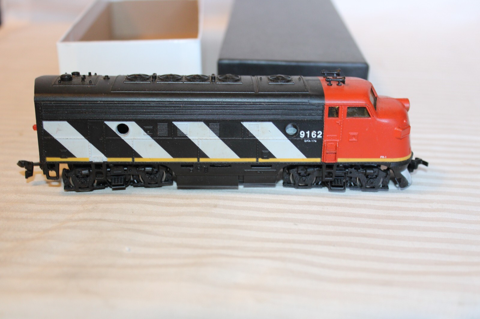 HO Scale Athearn, F7-A Diesel Locomotive, Canadian National, Black #9162