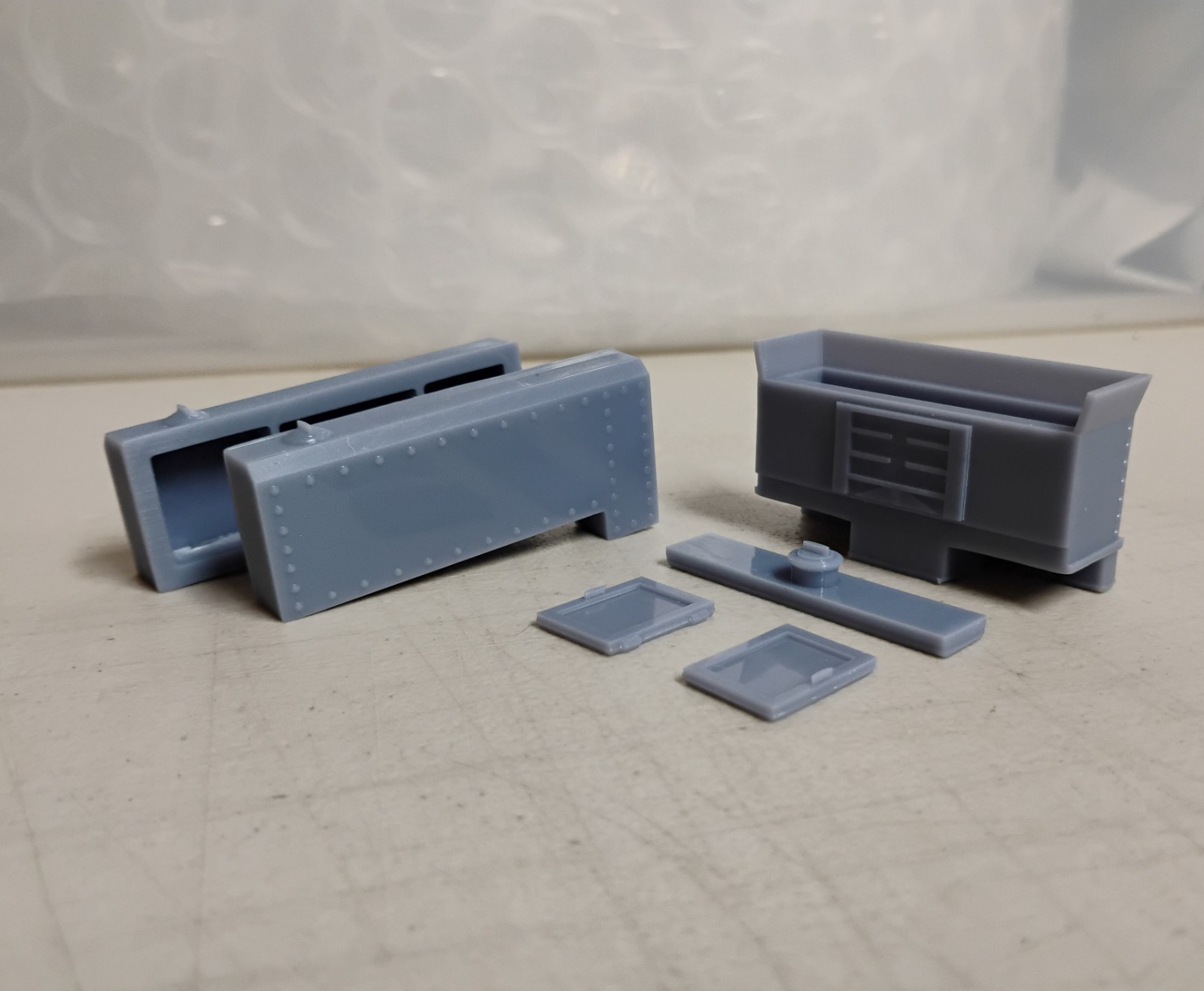 On30 SHORT SIDE TANKS, BUNKER, CAB DOORS for Bachmann Mogul 2-6-0. RESIN 3D Prnt