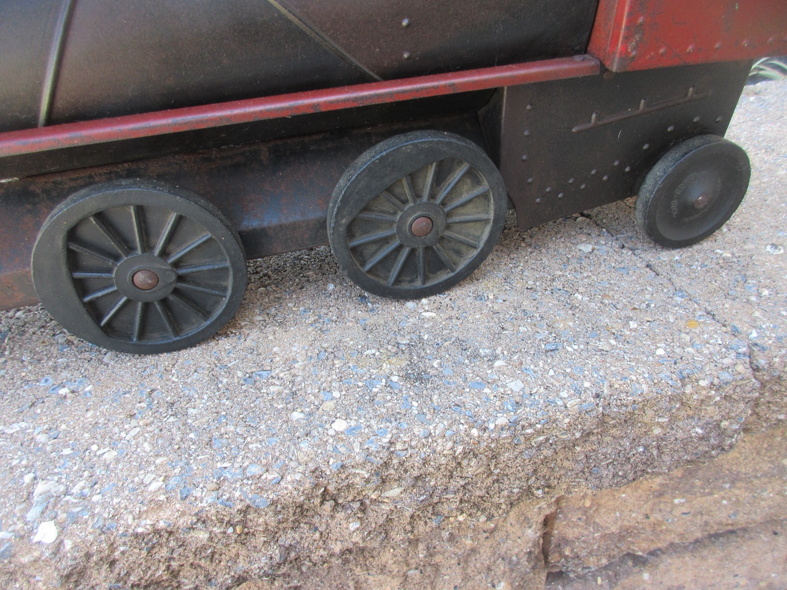 OLD TIN LOCOMOTIVE TOY TRAIN *BARN FIND CONDITION* GREAT PATINA ORIGINAL PAINT.