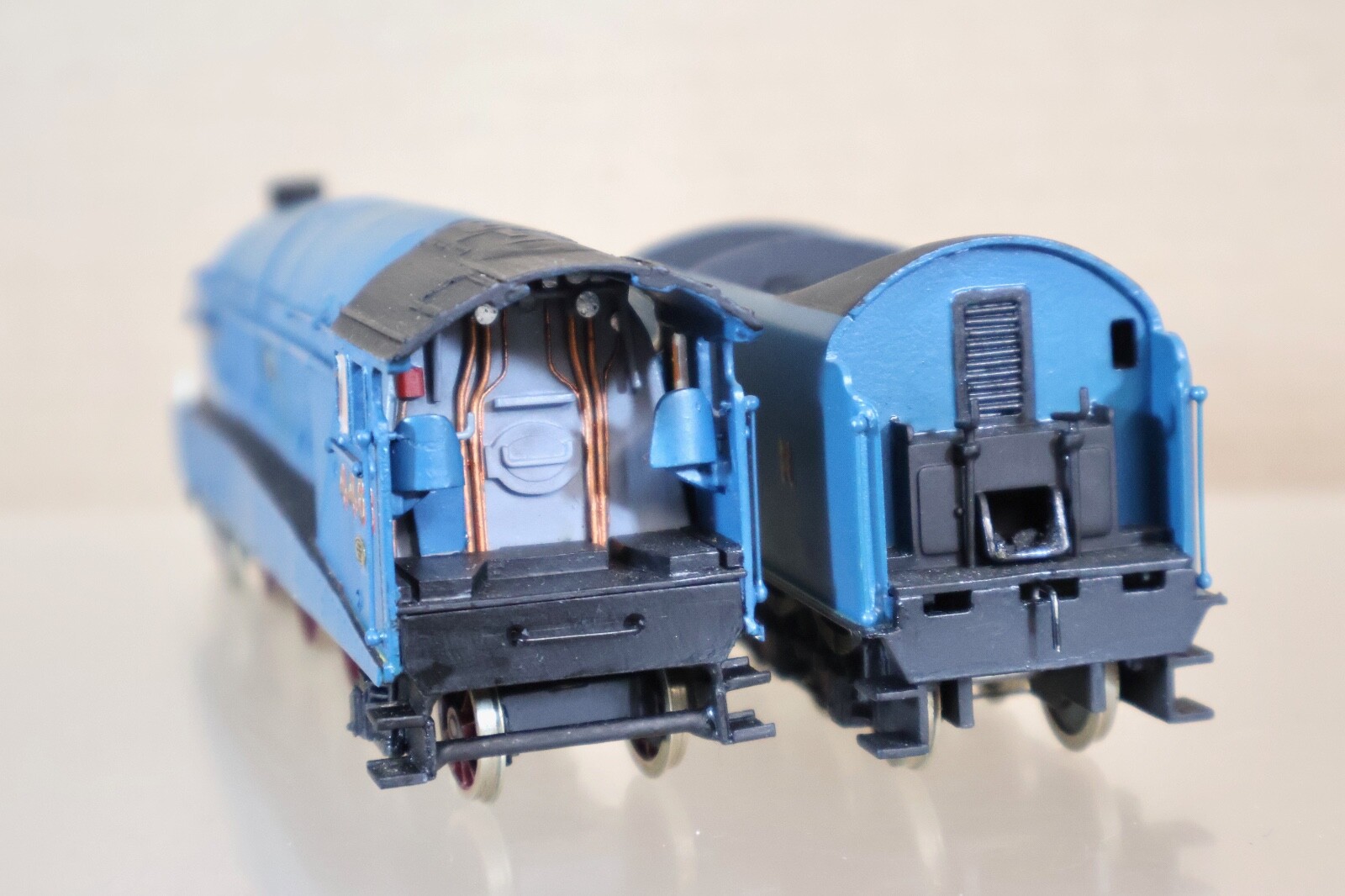 DJH PC MODELS EM GAUGE KIT BUILT LNER A4 MALLARD LOCO & 10 GRESLEY COACH oj
