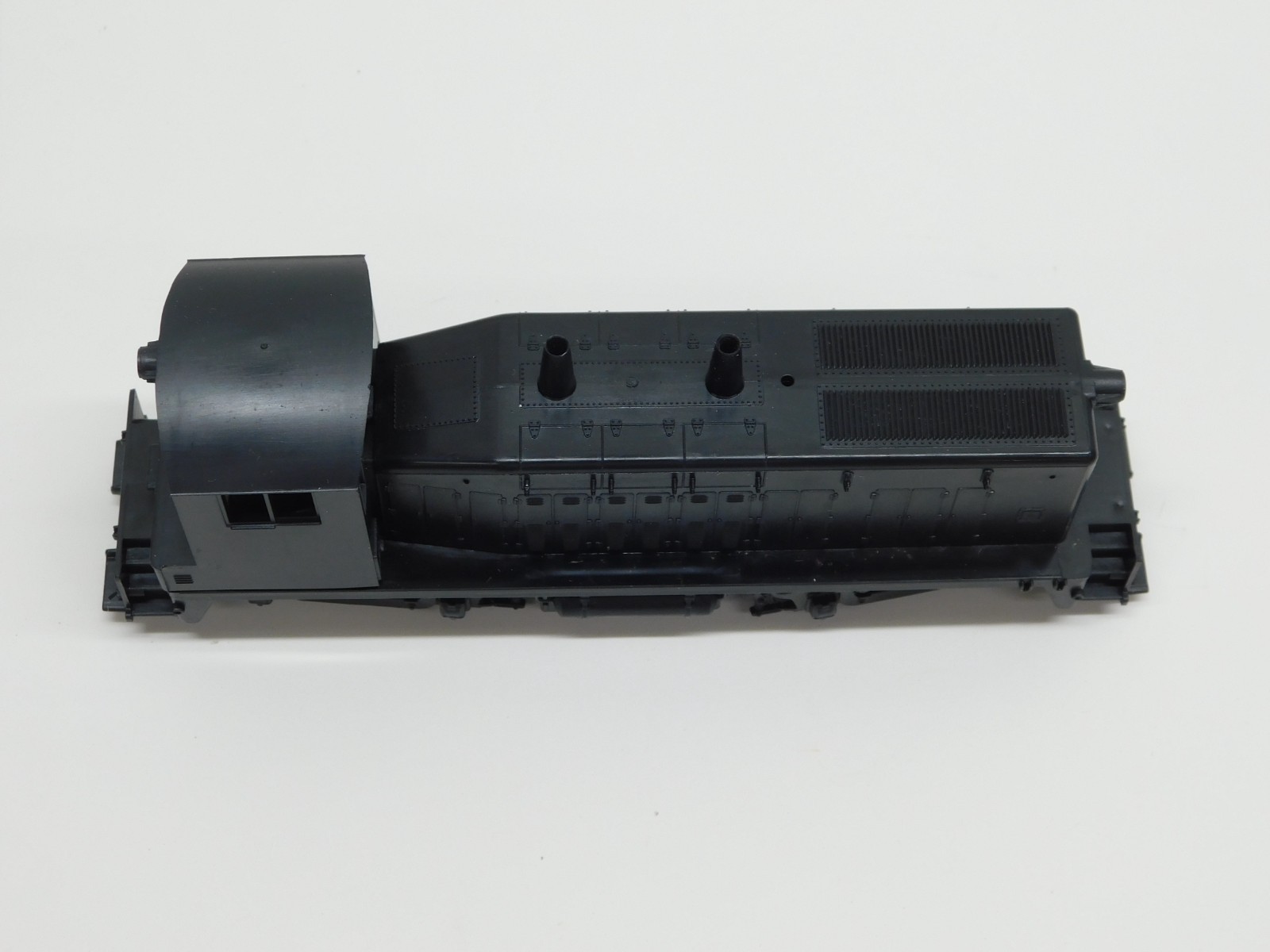 Athearn Blue Box Undecorated SW1500/SW1000 Diesel Locomotive-Unpowered Dummy A