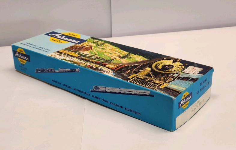 ATHEARN HO GP35 B&O CHESSIE SYSTEM 3547 POWERED DIESEL LOCOMOTIVE MINT B14