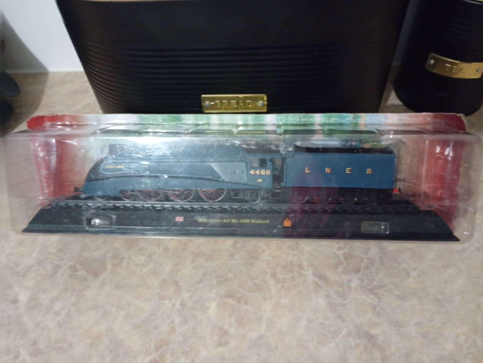 Vintage Mallard Model Plastic Train 1938 Class A4 No. 4468 On Stand